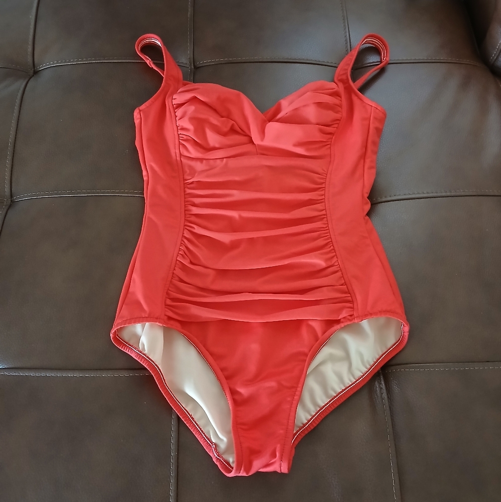 MIRACLESUIT Women's Trimshaper Averi Allover Control One- Piece Swimsuit